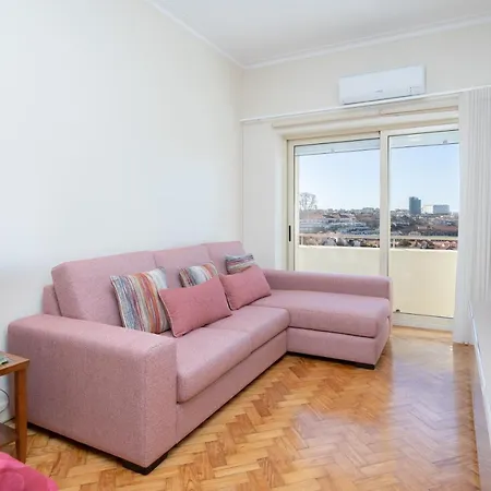 Host Wise - Lovely Bright Flat - Instaworthy View Apartment