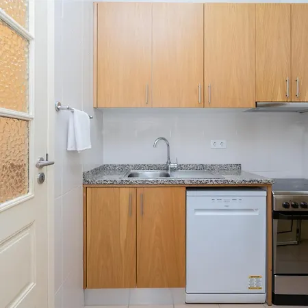 Host Wise - Lovely Bright Flat - Instaworthy View Apartment