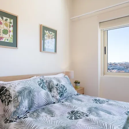 Host Wise - Lovely Bright Flat - Instaworthy View Apartment