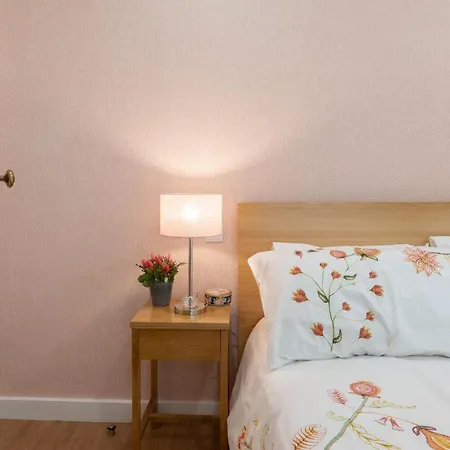 Host Wise - Lovely Bright Flat - Instaworthy View Apartment *