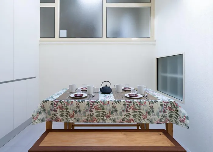 Host Wise - Anna Flats