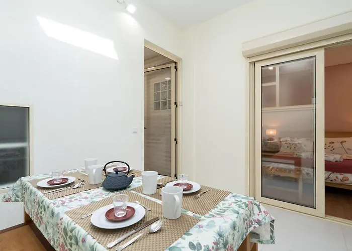 Host Wise - Anna Flats