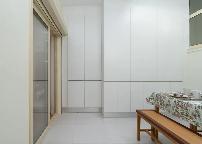 Host Wise - Anna Flats