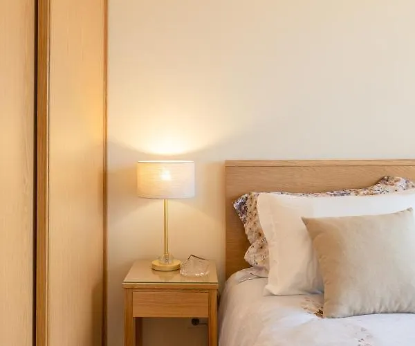 Host Wise - Anna Flats *